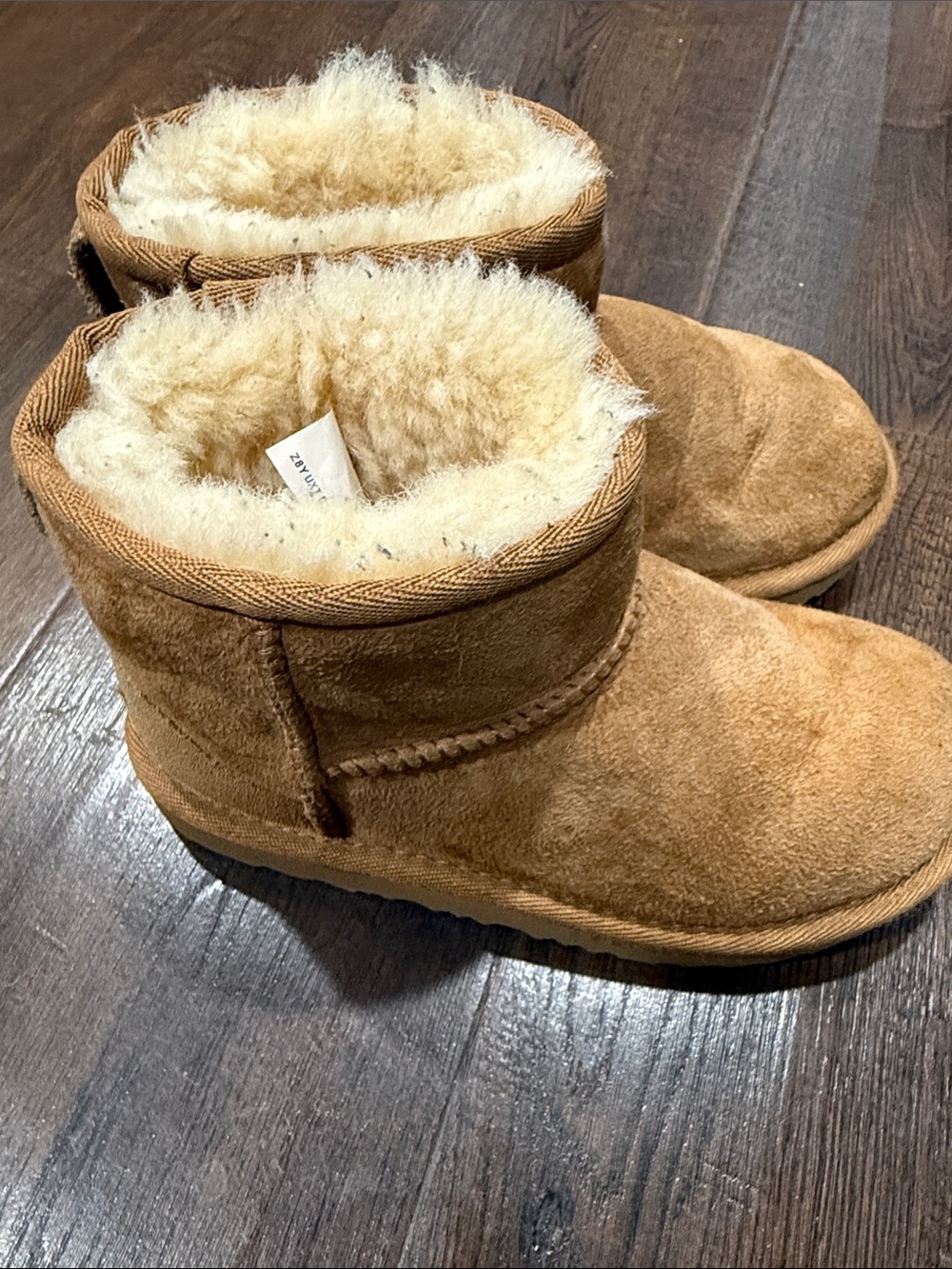 Kids UGG Boots - size 11 - chestnut